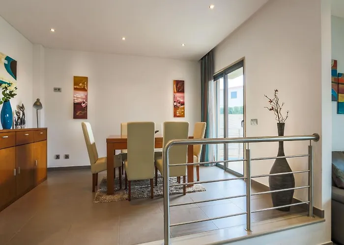 V3, Jardins Branqueira6 Near Beach, Villa